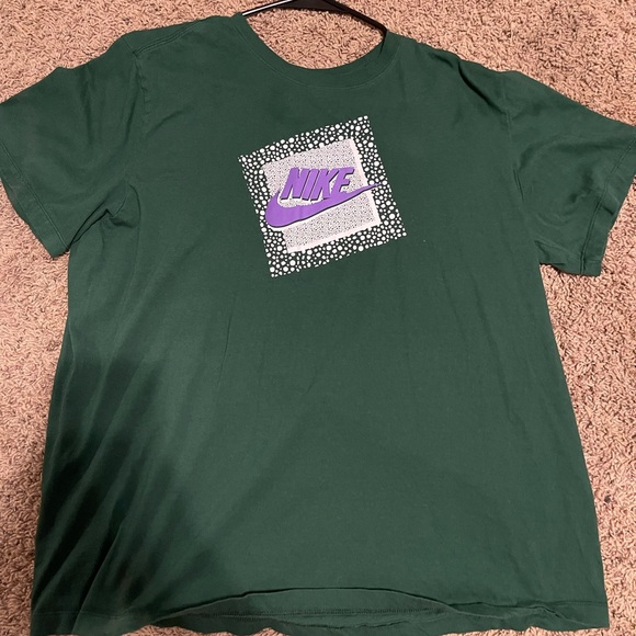 Nike Tee - Picture 1 of 3